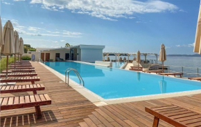 2 Bedroom Beautiful Apartment In Petrcane